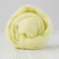 p1974_ausztral_merino_vilagossarga_szinu_szalaggyapju_10g.png