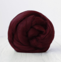 p1973-ausztral-merino-burgundi-voros-szinu-szalaggyapju-10g.png